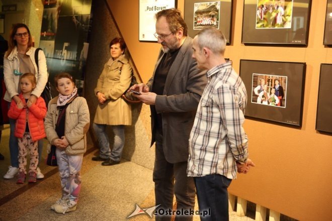 Wernisaż wystawy „Pod Borem” w Ostrołęckim Centrum Kultury [15.04.2016] - zdjęcie #15 - eOstroleka.pl