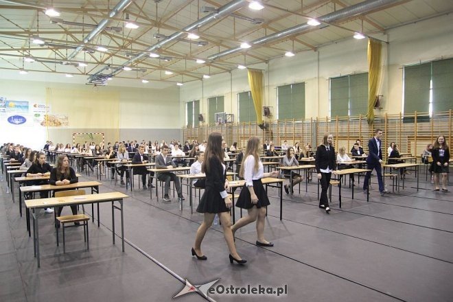Egzamin gimnazjalny 2016 w ZS nr 5 - część humanistyczna [18.04.2016] - zdjęcie #103 - eOstroleka.pl