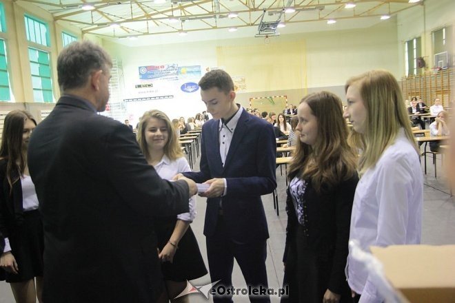 Egzamin gimnazjalny 2016 w ZS nr 5 - część humanistyczna [18.04.2016] - zdjęcie #99 - eOstroleka.pl