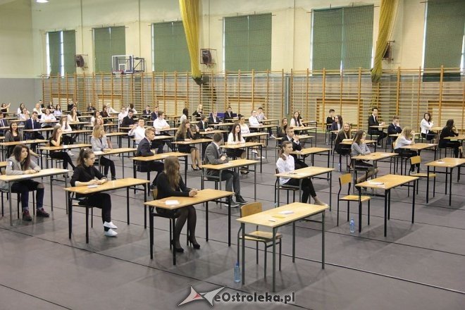 Egzamin gimnazjalny 2016 w ZS nr 5 - część humanistyczna [18.04.2016] - zdjęcie #7 - eOstroleka.pl