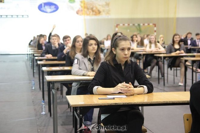 Egzamin gimnazjalny 2016 w ZS nr 5 - część humanistyczna [18.04.2016] - zdjęcie #14 - eOstroleka.pl