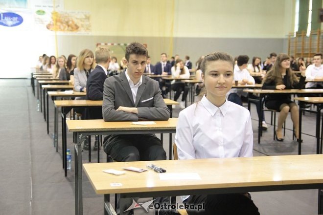Egzamin gimnazjalny 2016 w ZS nr 5 - część humanistyczna [18.04.2016] - zdjęcie #16 - eOstroleka.pl