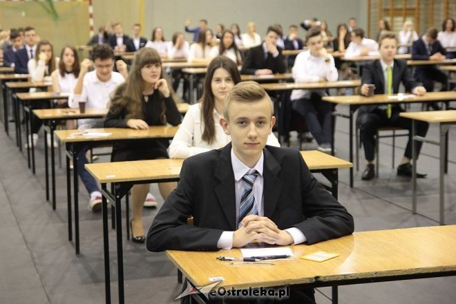 Egzamin gimnazjalny 2016 w ZS nr 5 - część humanistyczna [18.04.2016] - zdjęcie #26 - eOstroleka.pl