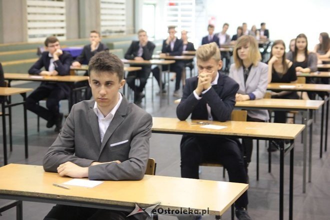 Egzamin gimnazjalny 2016 w ZS nr 5 - część humanistyczna [18.04.2016] - zdjęcie #27 - eOstroleka.pl
