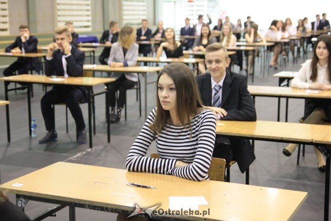 Egzamin gimnazjalny 2016 w ZS nr 5 - część humanistyczna [18.04.2016] - zdjęcie #32 - eOstroleka.pl