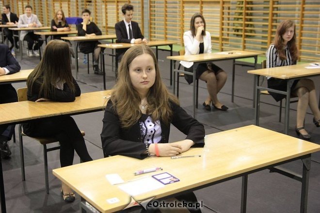 Egzamin gimnazjalny 2016 w ZS nr 5 - część humanistyczna [18.04.2016] - zdjęcie #71 - eOstroleka.pl