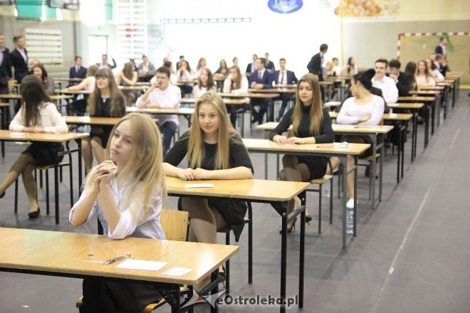 Egzamin gimnazjalny 2016 w ZS nr 5 - część humanistyczna [18.04.2016] - zdjęcie #35 - eOstroleka.pl