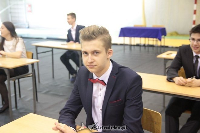 Egzamin gimnazjalny 2016 w ZS nr 5 - część humanistyczna [18.04.2016] - zdjęcie #36 - eOstroleka.pl