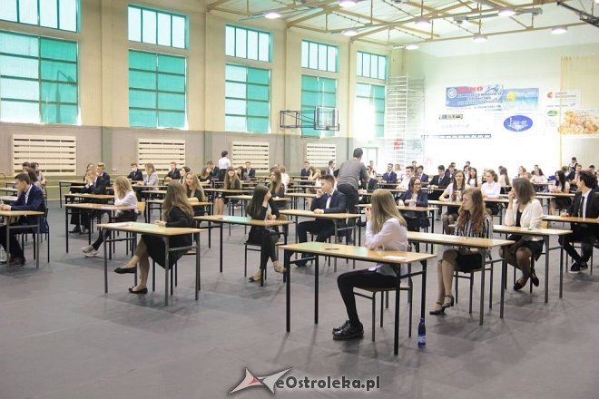 Egzamin gimnazjalny 2016 w ZS nr 5 - część humanistyczna [18.04.2016] - zdjęcie #5 - eOstroleka.pl