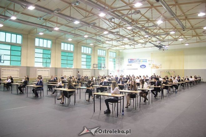 Egzamin gimnazjalny 2016 w ZS nr 5 - część humanistyczna [18.04.2016] - zdjęcie #4 - eOstroleka.pl