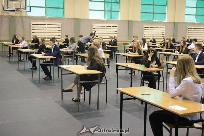 Egzamin gimnazjalny 2016 w ZS nr 5 - część humanistyczna [18.04.2016] - zdjęcie #3 - eOstroleka.pl