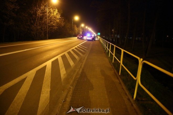 Pijany rowerzysta spadł z roweru pod koła osobówki [19.04.2016] - zdjęcie #2 - eOstroleka.pl