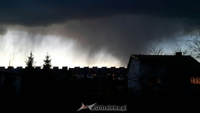 Ostrołęka przed burzą. Zobacz niezwykłe zdjęcia naszego Czytelnika [20.04.2016] - zdjęcie #1 - eOstroleka.pl