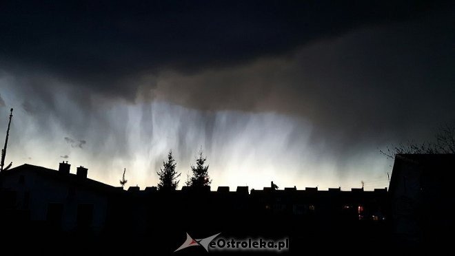 Ostrołęka przed burzą. Zobacz niezwykłe zdjęcia naszego Czytelnika [20.04.2016] - zdjęcie #7 - eOstroleka.pl
