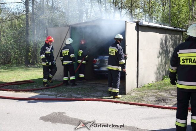 Pożar garażu przy ulicy Modrzejewskiej [20.04.2016] - zdjęcie #3 - eOstroleka.pl