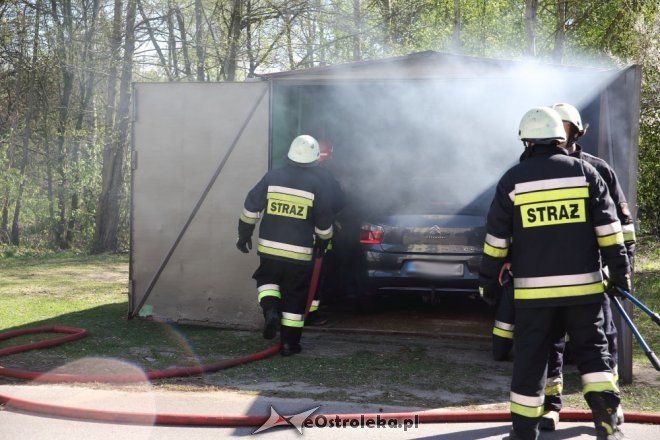 Pożar garażu przy ulicy Modrzejewskiej [20.04.2016] - zdjęcie #4 - eOstroleka.pl