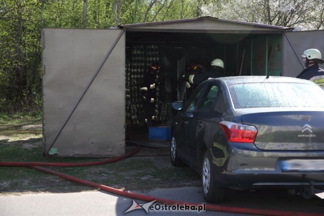 Pożar garażu przy ulicy Modrzejewskiej [20.04.2016] - zdjęcie #13 - eOstroleka.pl