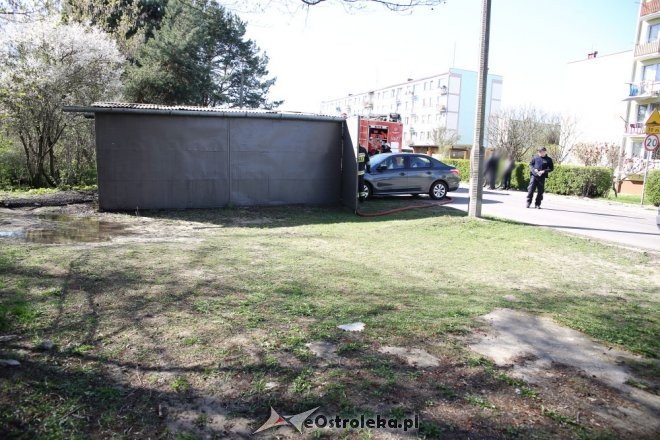 Pożar garażu przy ulicy Modrzejewskiej [20.04.2016] - zdjęcie #2 - eOstroleka.pl