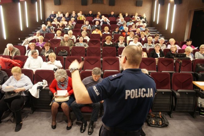 Debata społeczna o bezpieczeństwie seniorów w Ostrołęce [21.04.2016] - zdjęcie #3 - eOstroleka.pl