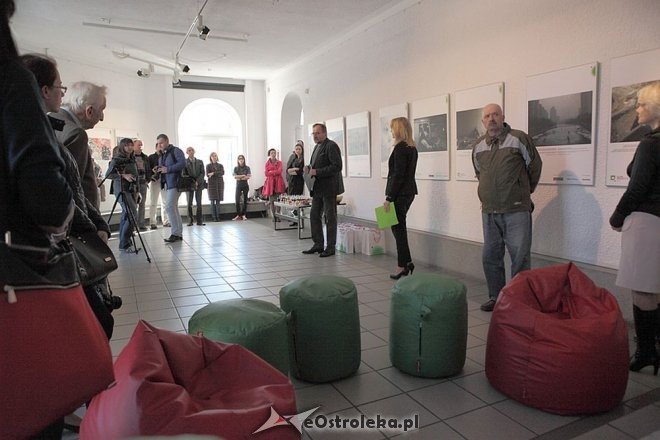 Wernisaż wystawy pokonkursowej BZ WBK Press Foto w Galerii Ostrołęka [22.04.2016] - zdjęcie #1 - eOstroleka.pl