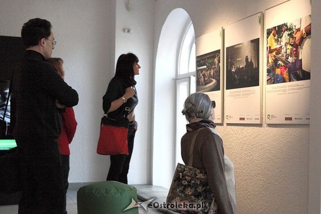 Wernisaż wystawy pokonkursowej BZ WBK Press Foto w Galerii Ostrołęka [22.04.2016] - zdjęcie #5 - eOstroleka.pl