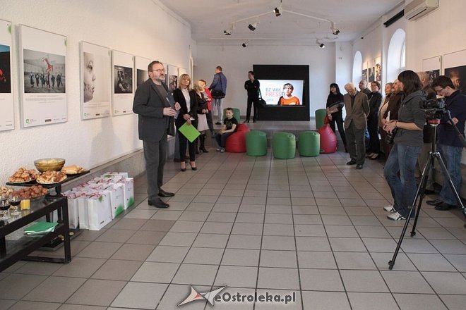 Wernisaż wystawy pokonkursowej BZ WBK Press Foto w Galerii Ostrołęka [22.04.2016] - zdjęcie #14 - eOstroleka.pl