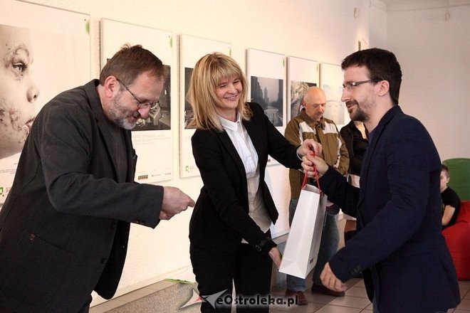 Wernisaż wystawy pokonkursowej BZ WBK Press Foto w Galerii Ostrołęka [22.04.2016] - zdjęcie #18 - eOstroleka.pl