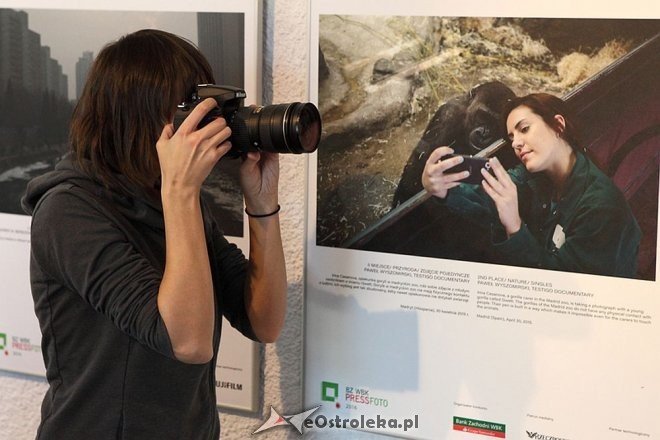 Wernisaż wystawy pokonkursowej BZ WBK Press Foto w Galerii Ostrołęka [22.04.2016] - zdjęcie #23 - eOstroleka.pl