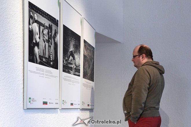 Wernisaż wystawy pokonkursowej BZ WBK Press Foto w Galerii Ostrołęka [22.04.2016] - zdjęcie #31 - eOstroleka.pl