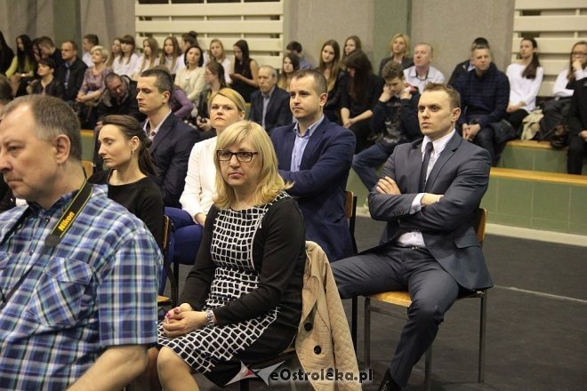 Rozdanie świadectw maturalnych w III Liceum Ogólnokształcącym w Ostrołęce [28.04.2016] - zdjęcie #41 - eOstroleka.pl