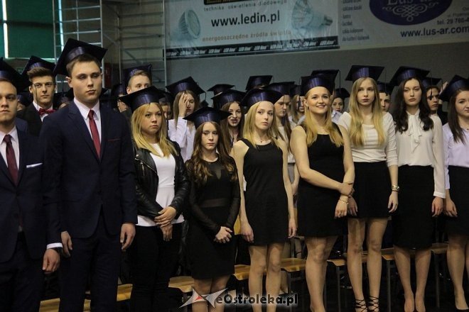 Rozdanie świadectw maturalnych w III Liceum Ogólnokształcącym w Ostrołęce [28.04.2016] - zdjęcie #64 - eOstroleka.pl
