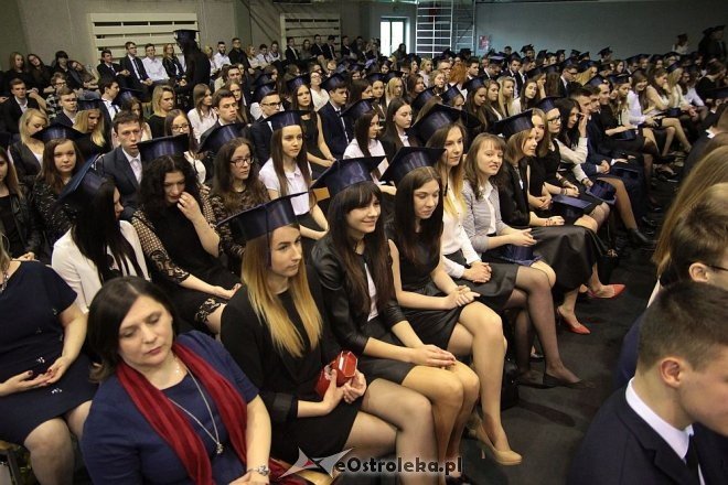 Rozdanie świadectw maturalnych w III Liceum Ogólnokształcącym w Ostrołęce [28.04.2016] - zdjęcie #43 - eOstroleka.pl