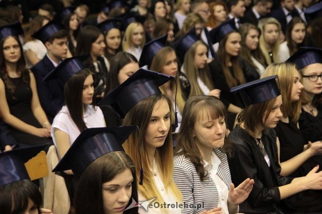 Rozdanie świadectw maturalnych w III Liceum Ogólnokształcącym w Ostrołęce [28.04.2016] - zdjęcie #81 - eOstroleka.pl