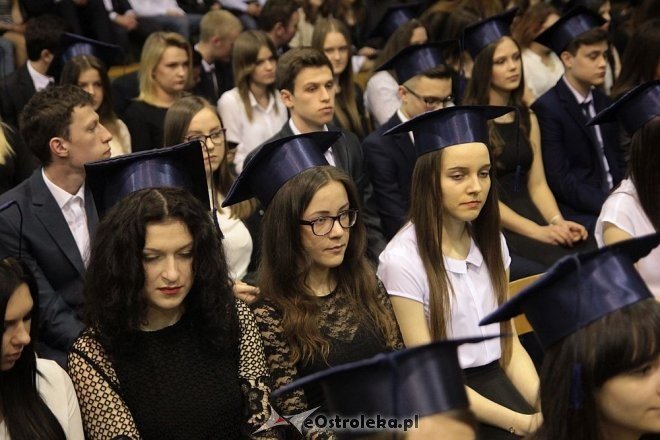 Rozdanie świadectw maturalnych w III Liceum Ogólnokształcącym w Ostrołęce [28.04.2016] - zdjęcie #40 - eOstroleka.pl