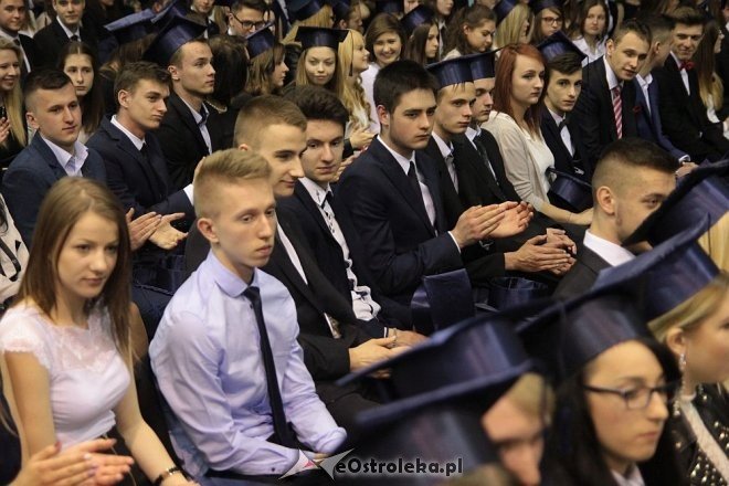 Rozdanie świadectw maturalnych w III Liceum Ogólnokształcącym w Ostrołęce [28.04.2016] - zdjęcie #39 - eOstroleka.pl