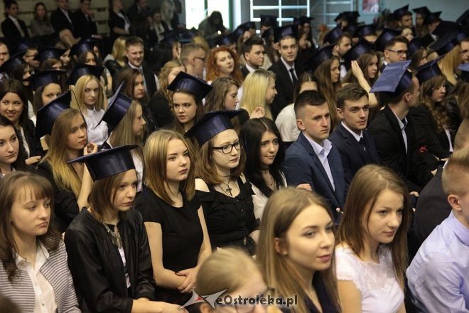 Rozdanie świadectw maturalnych w III Liceum Ogólnokształcącym w Ostrołęce [28.04.2016] - zdjęcie #84 - eOstroleka.pl