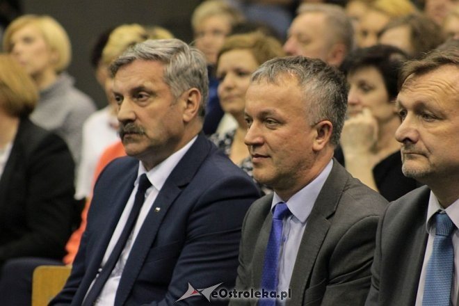 Rozdanie świadectw maturalnych w III Liceum Ogólnokształcącym w Ostrołęce [28.04.2016] - zdjęcie #33 - eOstroleka.pl