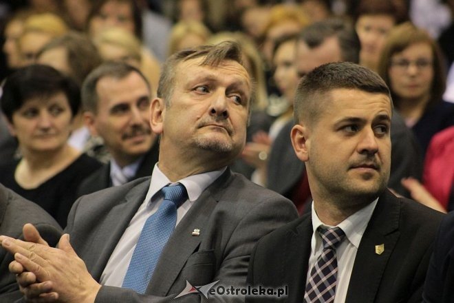 Rozdanie świadectw maturalnych w III Liceum Ogólnokształcącym w Ostrołęce [28.04.2016] - zdjęcie #32 - eOstroleka.pl