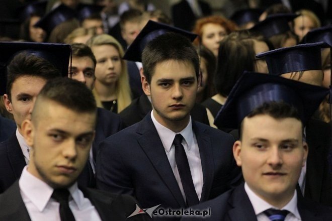 Rozdanie świadectw maturalnych w III Liceum Ogólnokształcącym w Ostrołęce [28.04.2016] - zdjęcie #24 - eOstroleka.pl