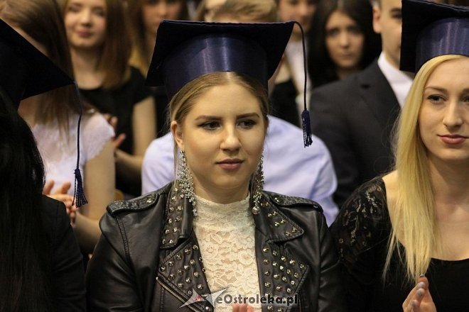Rozdanie świadectw maturalnych w III Liceum Ogólnokształcącym w Ostrołęce [28.04.2016] - zdjęcie #22 - eOstroleka.pl