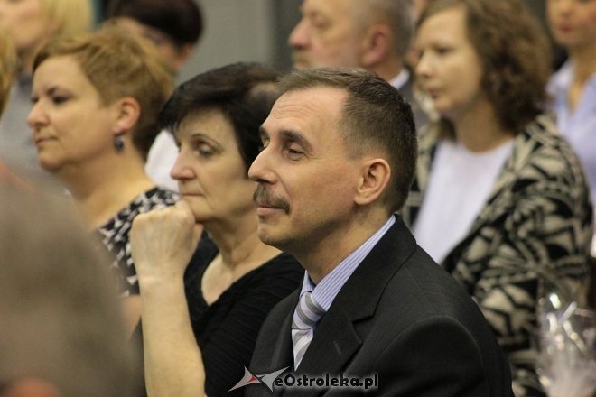 Rozdanie świadectw maturalnych w III Liceum Ogólnokształcącym w Ostrołęce [28.04.2016] - zdjęcie #20 - eOstroleka.pl