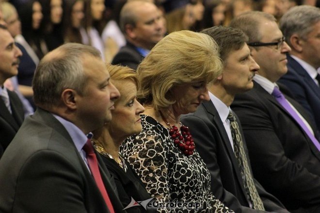 Rozdanie świadectw maturalnych w III Liceum Ogólnokształcącym w Ostrołęce [28.04.2016] - zdjęcie #16 - eOstroleka.pl