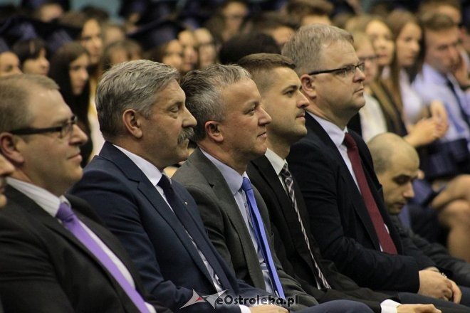 Rozdanie świadectw maturalnych w III Liceum Ogólnokształcącym w Ostrołęce [28.04.2016] - zdjęcie #15 - eOstroleka.pl