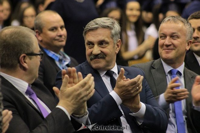 Rozdanie świadectw maturalnych w III Liceum Ogólnokształcącym w Ostrołęce [28.04.2016] - zdjęcie #14 - eOstroleka.pl