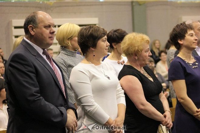 Rozdanie świadectw maturalnych w III Liceum Ogólnokształcącym w Ostrołęce [28.04.2016] - zdjęcie #13 - eOstroleka.pl