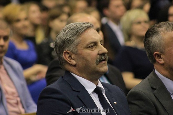 Rozdanie świadectw maturalnych w III Liceum Ogólnokształcącym w Ostrołęce [28.04.2016] - zdjęcie #10 - eOstroleka.pl