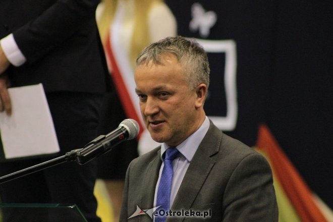 Rozdanie świadectw maturalnych w III Liceum Ogólnokształcącym w Ostrołęce [28.04.2016] - zdjęcie #7 - eOstroleka.pl