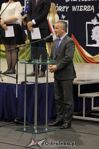 Rozdanie świadectw maturalnych w III Liceum Ogólnokształcącym w Ostrołęce [28.04.2016] - zdjęcie #6 - eOstroleka.pl
