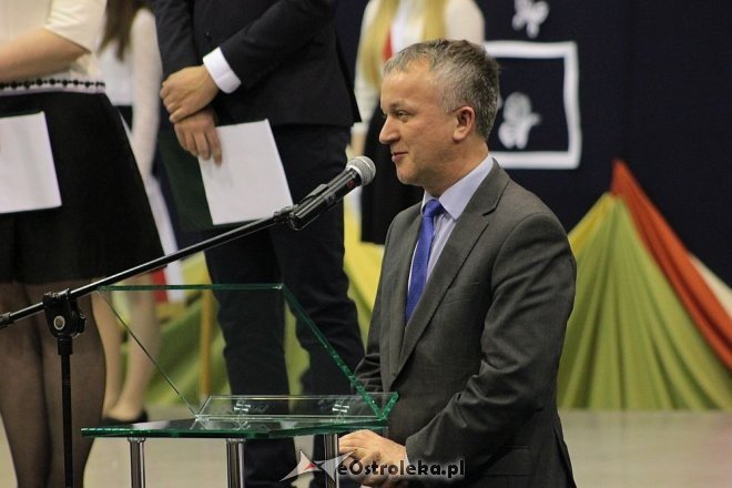 Rozdanie świadectw maturalnych w III Liceum Ogólnokształcącym w Ostrołęce [28.04.2016] - zdjęcie #5 - eOstroleka.pl