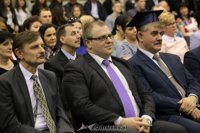 Rozdanie świadectw maturalnych w III Liceum Ogólnokształcącym w Ostrołęce [28.04.2016] - zdjęcie #4 - eOstroleka.pl